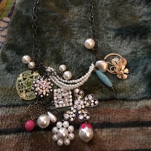 Multi jeweled necklace from plunder